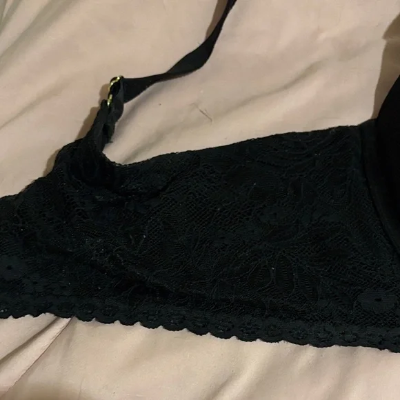 Sleek Black Lace Bra by Joyspun with lace detail. Size 44DDD. - Picture 2 of 4